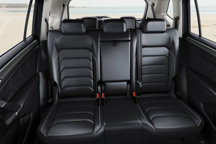 Volkswagen VW Tiguan Allspace ADBW 2018 rear seats