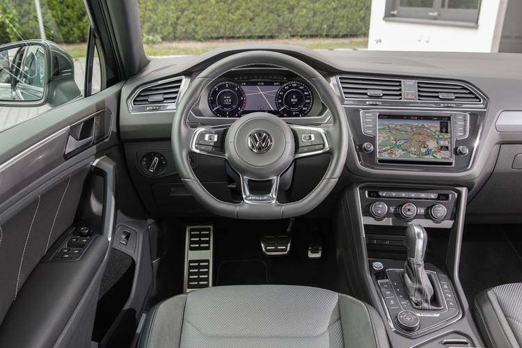 Volkswagen VW Tiguan ADBW 2017 wnętrze