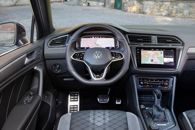 Interno di una Volkswagen VW Tiguan ADBW facelift 2020