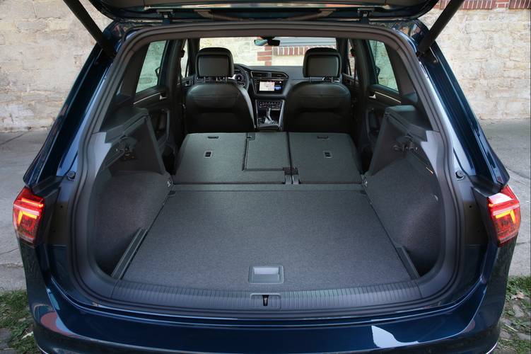 Volkswagen VW Tiguan ADBW facelift 2021 bagażnik aż do przednich siedzeń