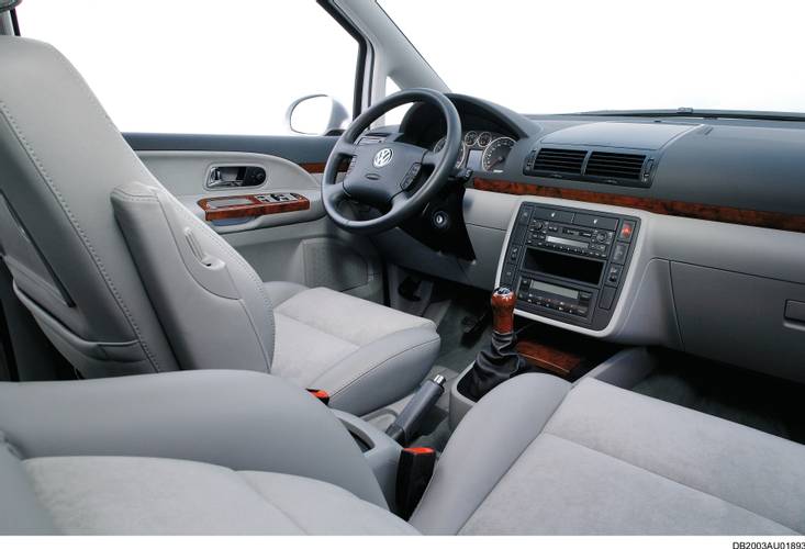 Interno di una Volkswagen VW Sharan 7M facelift 2004-2009