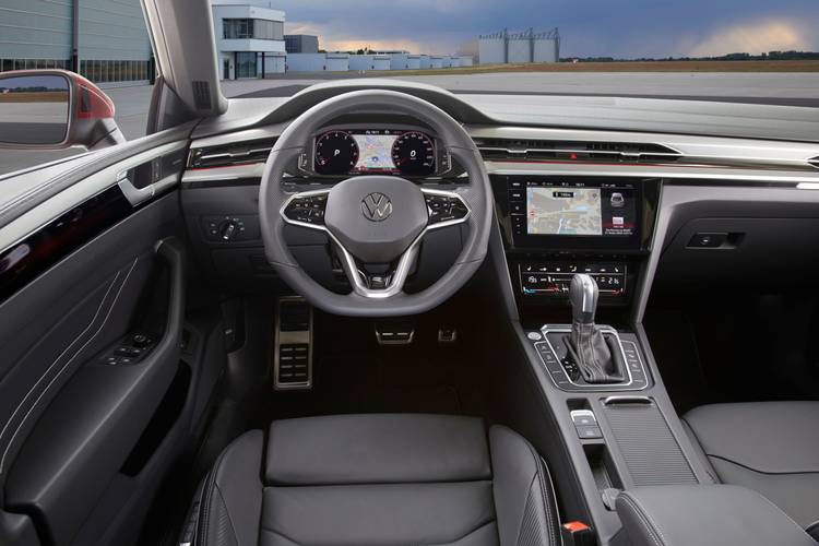 Interno di una Volkswagen VW Arteon 3H7 facelift 2020