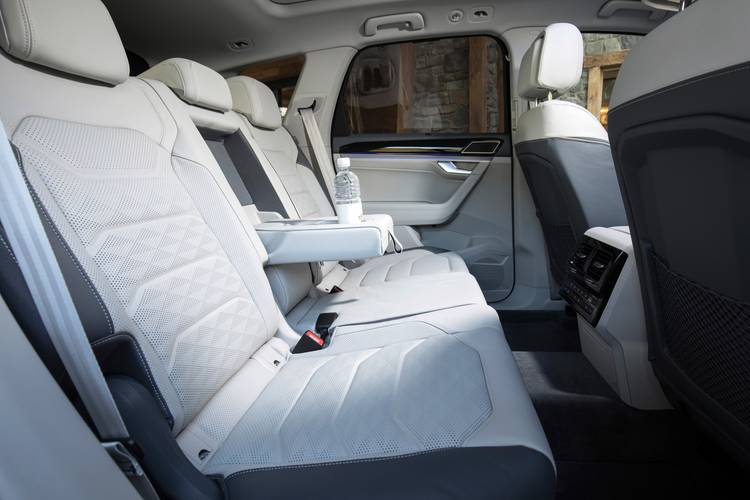 Volkswagen VW Touareg CR 2020 rear seats