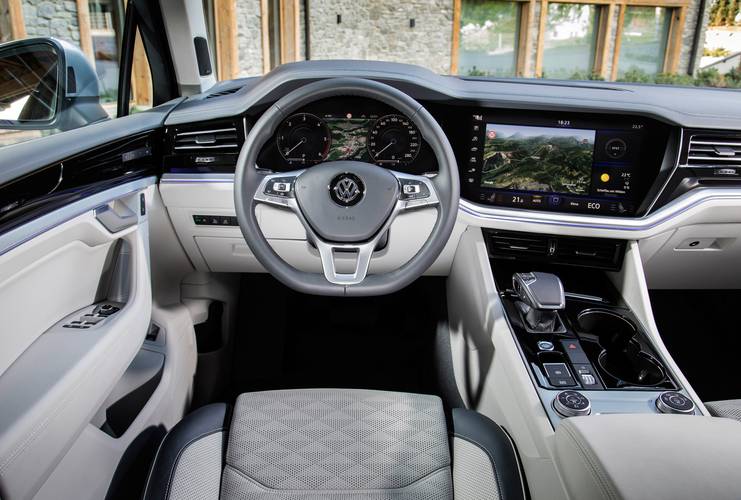 Interno di una Volkswagen VW Touareg CR 2018