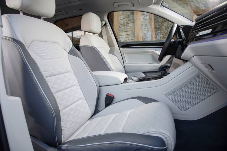 Volkswagen VW Touareg CR 2019 voorstoelen