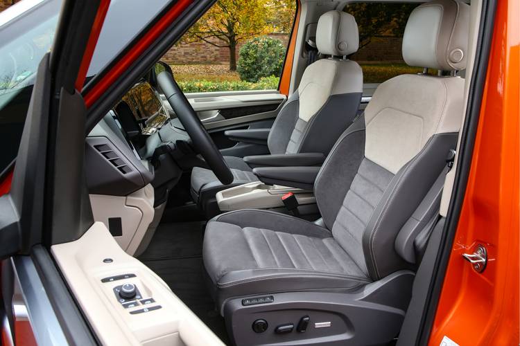Volkswagen Multivan T7 2022 přední sedadla