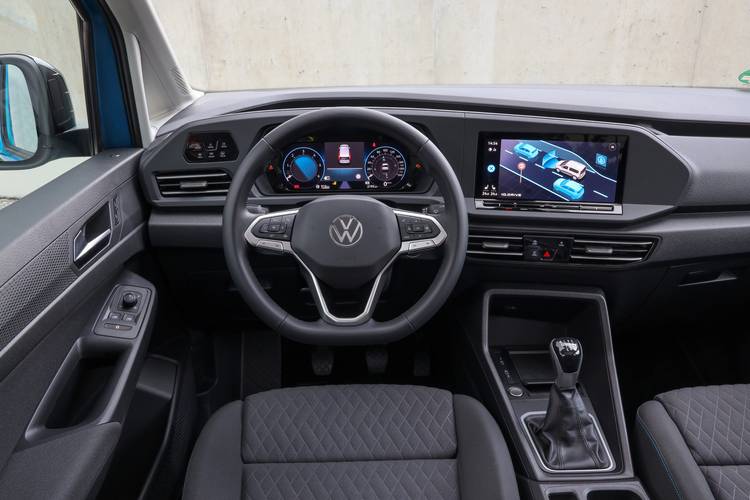 Interno di una Volkswagen Caddy Life SB 2020