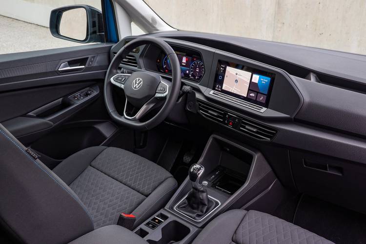 Interno di una Volkswagen Caddy Life SB 2022