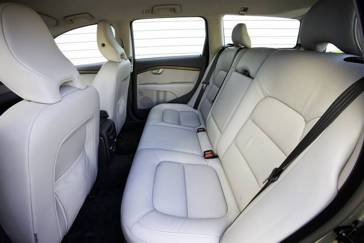 Volvo V70 2010 rear seats