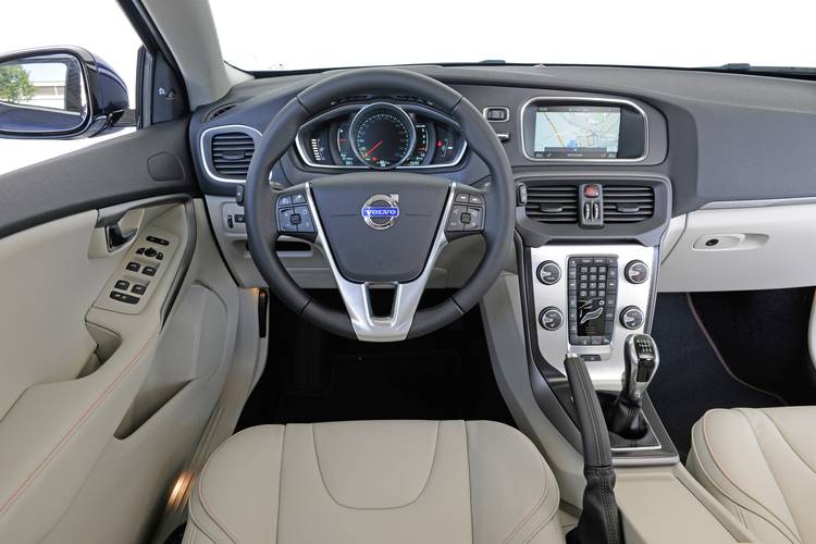 Interno di una Volvo V40 Cross Country 2012