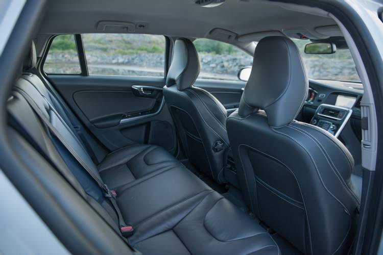 Volvo V60 facelift 2016 rear seats