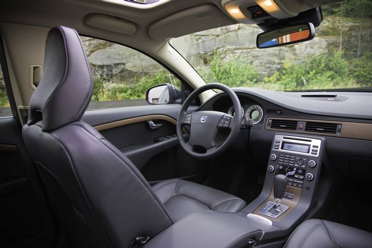 Volvo S80 2010 interior