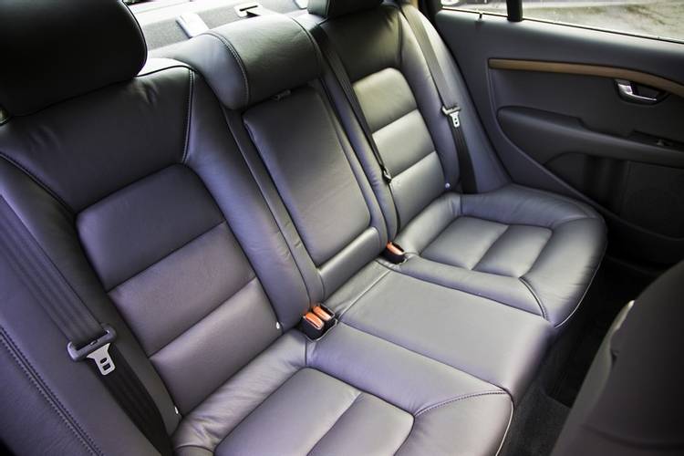 Volvo S80 2010 rear seats