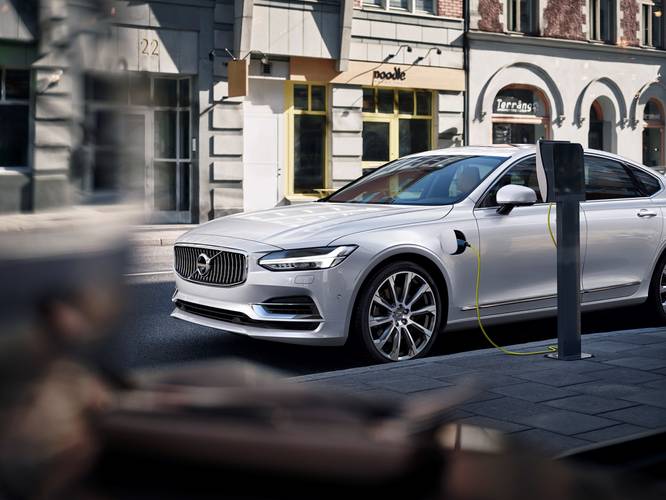 Volvo S90 2018 nabíjení