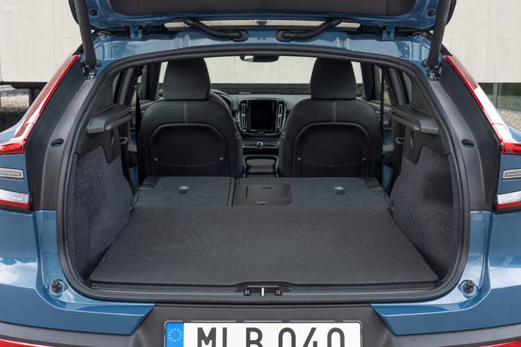 Volvo C40 2022 bei umgeklappten sitzen