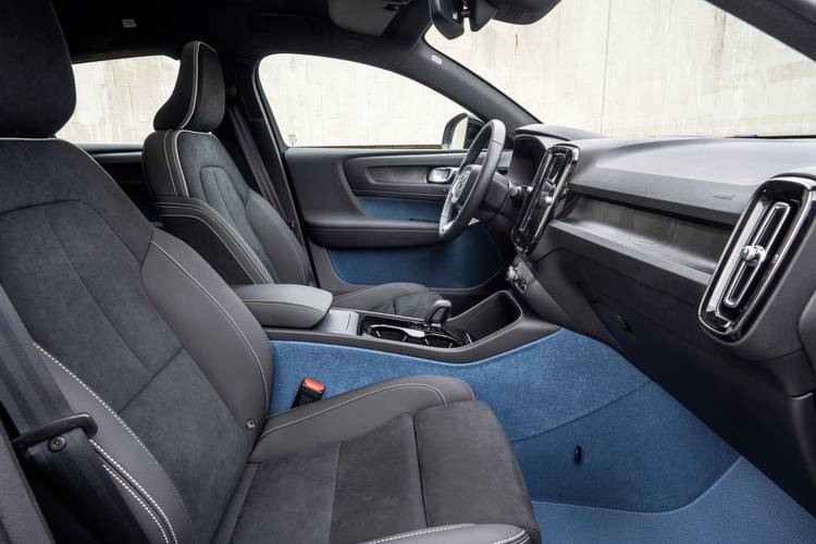 Volvo C40 2021 assentos dianteiros