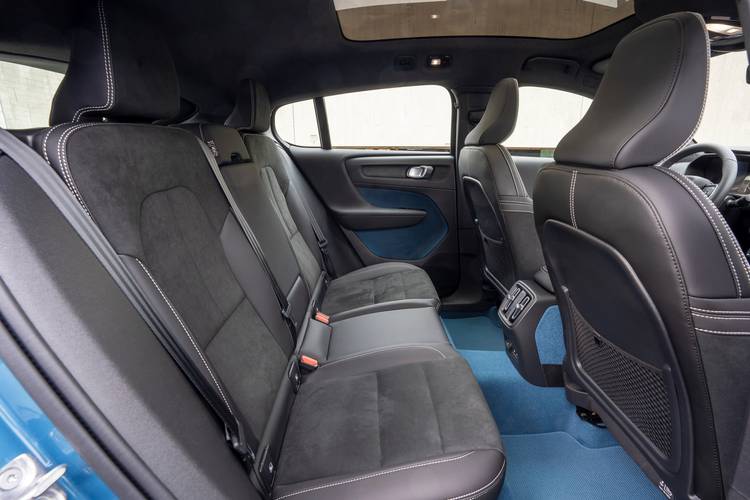 Volvo C40 2022 assentos traseiros