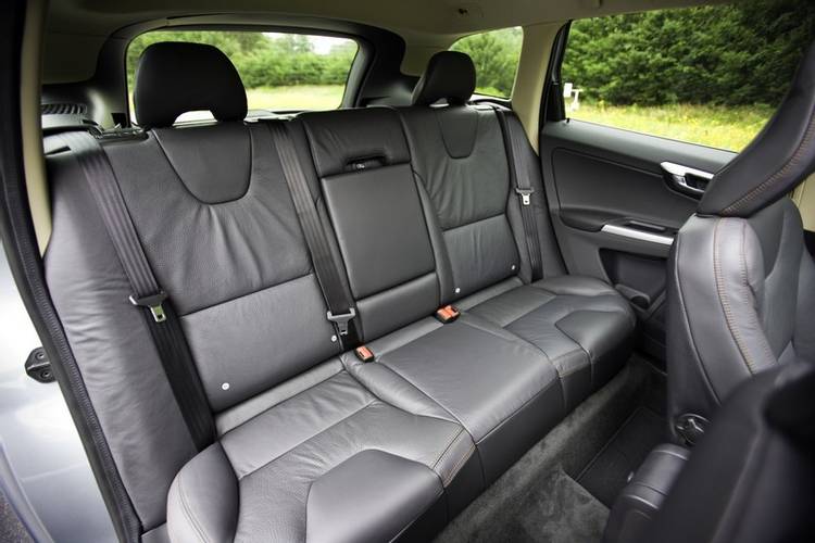 volvo-xc60 2010 rear seats