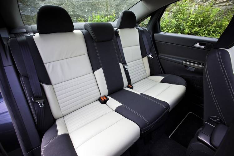 Volvo S40 facelift 2009 rear seats