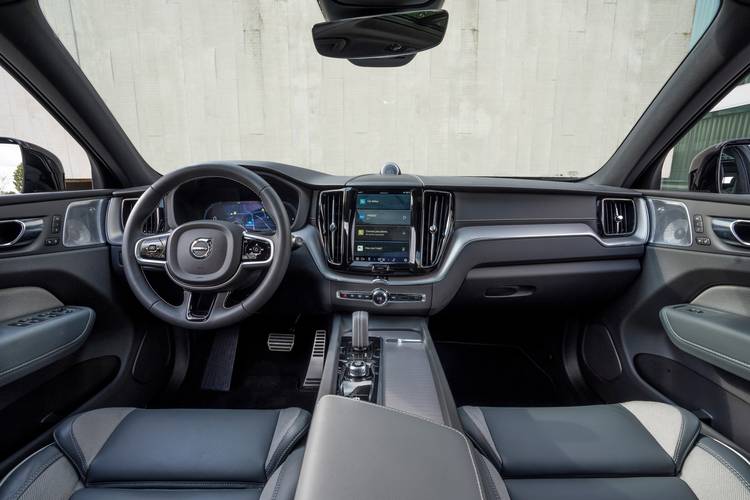 Interno di una Volvo XC60 facelift 2022