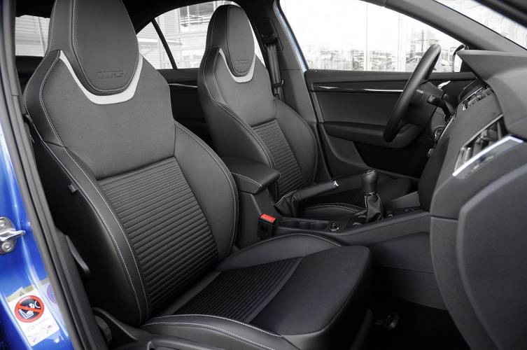 Škoda Octavia E5 RS 2015 voorstoelen