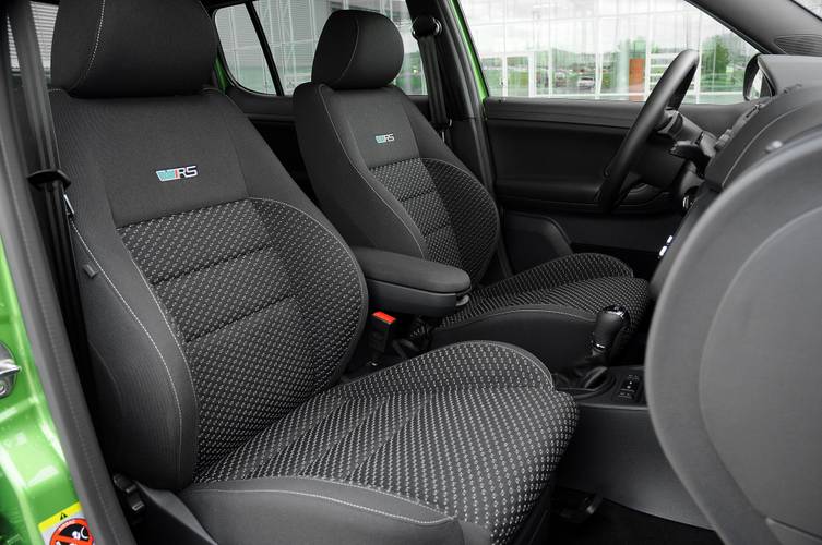 Škoda Fabia 5J facelift 2011 front seats