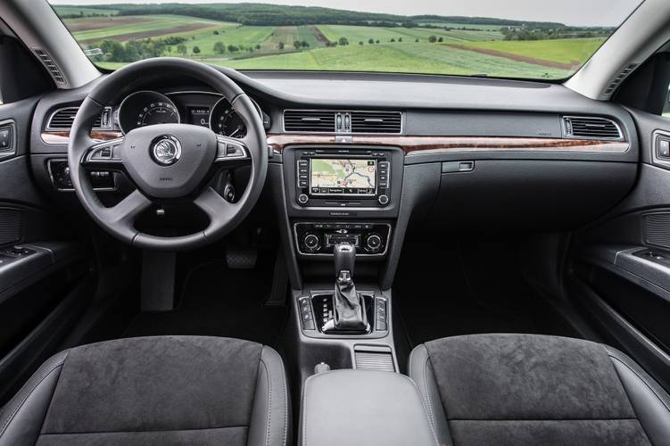 Škoda Superb 3T facelift 2014 interieur