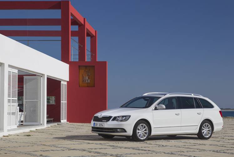 Škoda Superb 3T facelift 2014 station wagon