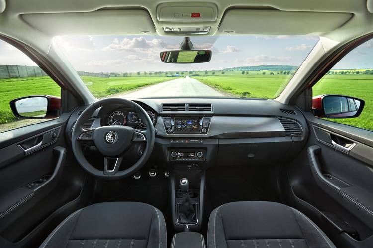 Interno di una Škoda Fabia NJ5 facelift 2019