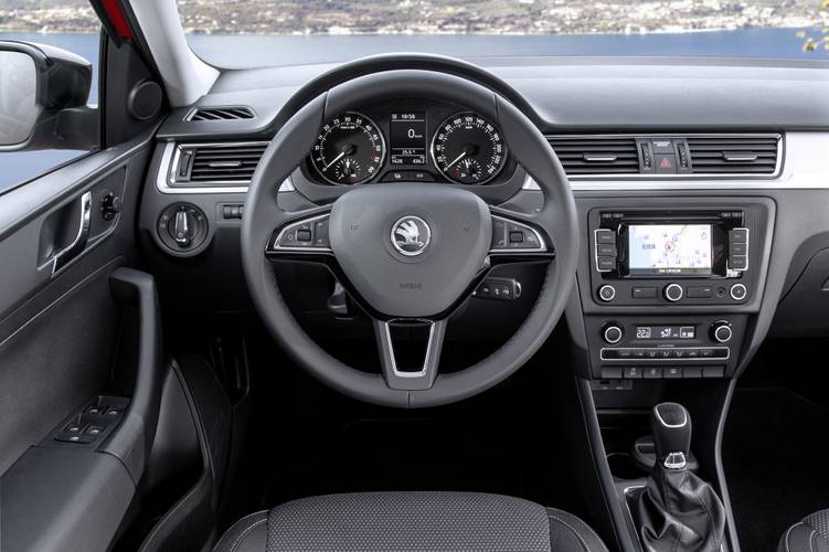 Interno di una Škoda Rapid Spaceback 2013