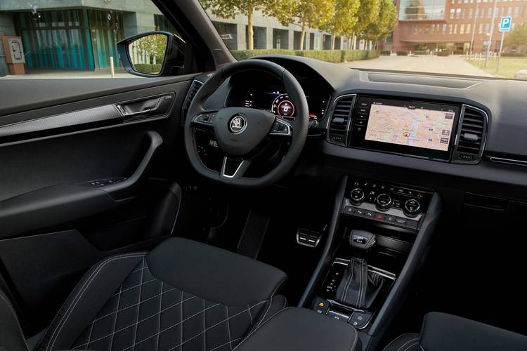 Interno di una Škoda Karoq Sportline NU7 2018