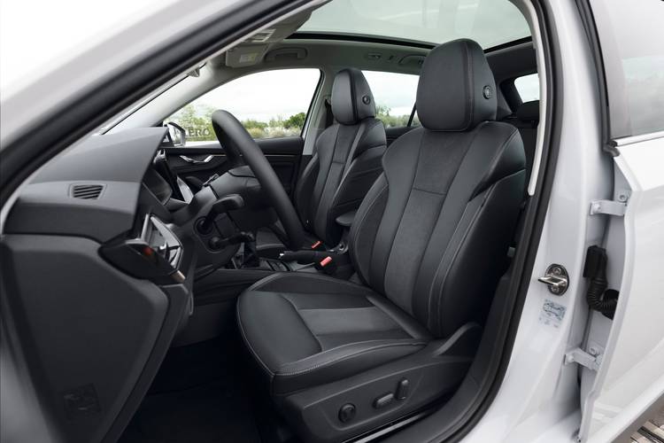 Škoda Kamiq NW4 2019 přední sedadla
