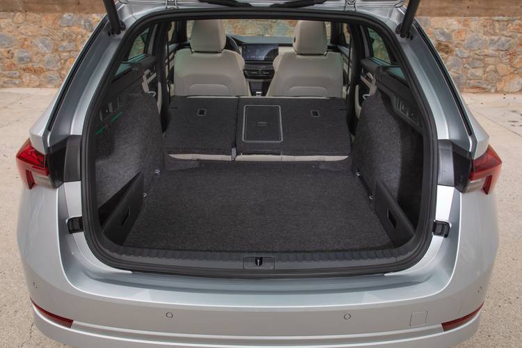 Škoda Octavia NX 2021 sklopená zadní sedadla