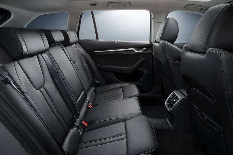 Škoda Octavia NX 2020 asientos traseros