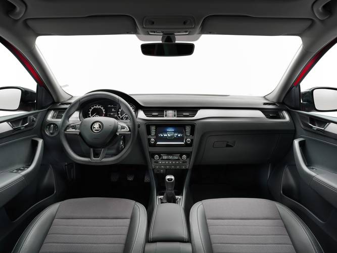 Interno di una Škoda Rapid Sportback NH3 facelift 2017