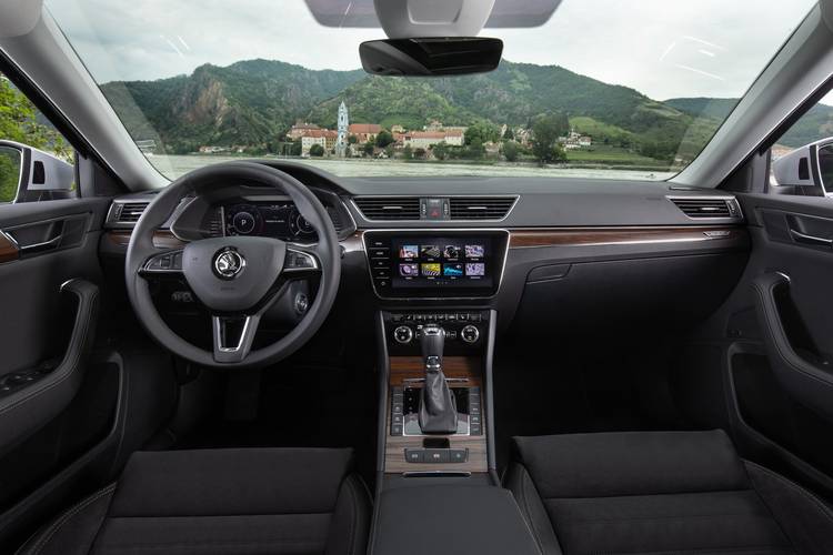 Škoda Superb B8 3V3 facelift 2020 interiér