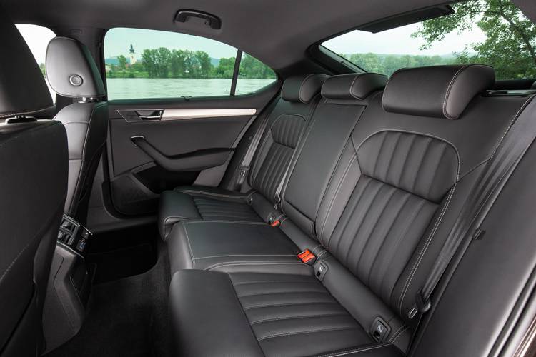 Škoda Superb B8 3V3 facelift 2021 zadní sedadla