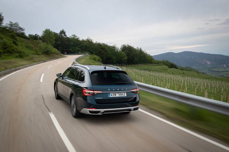 Škoda Superb B8 3V5 Scout facelift 2021 familiar