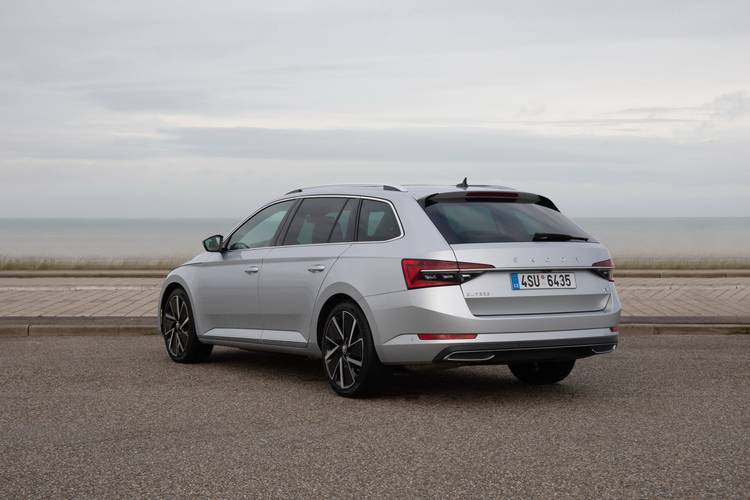 Škoda Superb B8 3V5 iV facelift 2020 wagon