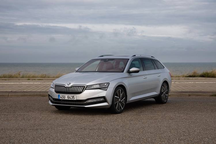 Škoda Superb B8 3V5 iV facelift 2020 wagon