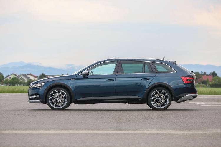 Škoda Superb B8 3V5 Scout facelift 2021 wagon