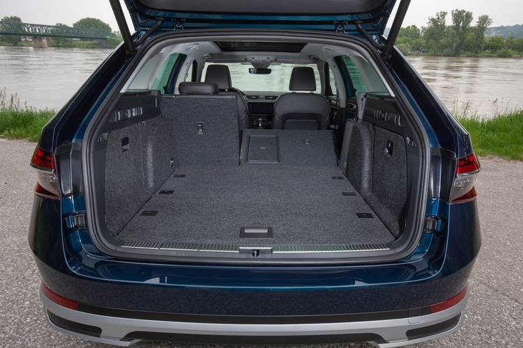 Škoda Superb B8 3V5 Scout facelift 2021 bagageruimte tot aan voorstoelen