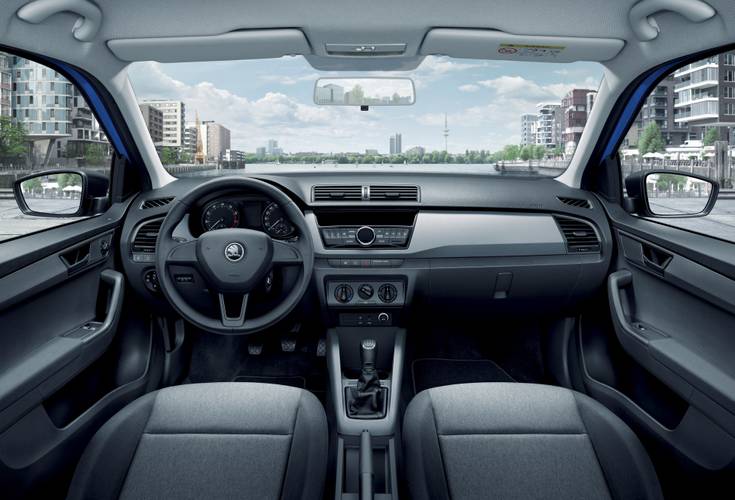 Interno di una Škoda Fabia NJ3 2014