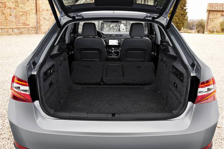 Škoda Superb B8 3V3 2016 sklopená zadní sedadla
