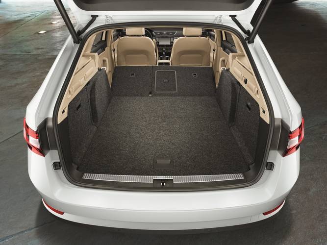 Škoda Superb B8 3V5 2016 sklopená zadní sedadla