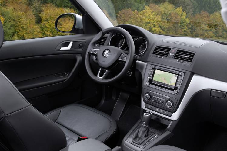 Škoda Yeti 5L facelift 2013 přední sedadla